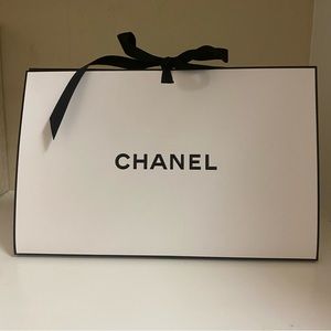 🖤🖤🖤CHANEL GIFT BOX - AUTHENTIC